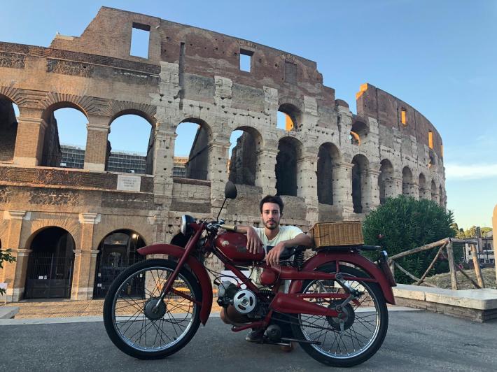 Matteo e la Guzzi del '57: vacanze romane nonostante la Cisa