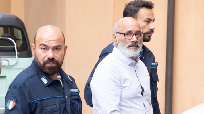 Uccise la moglie con una mazza da cricket, via al processo. I figli non si costituiscono parte civile: la casa di famiglia come risarcimento