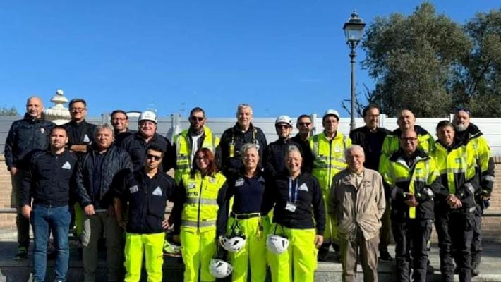 Le paratie montate a tempo di record