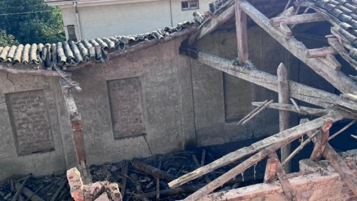 Ore 23, paura a Noceto: crolla il tetto di una casa disabitata