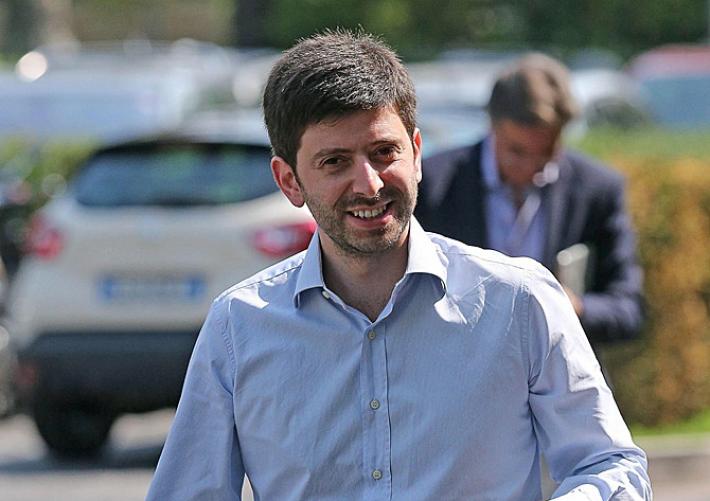 Il ministro Speranza e la &laquo;rivincita&raquo; degli spioni