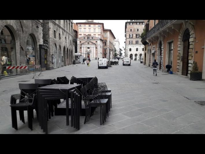 Pressing del Cts al Governo: "Serve una stretta delle misure in vista del weekend'. E si parla di "coprifuoco"