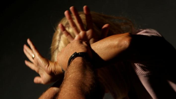 Violenza sessuale e lesioni, ufficiale della Finanza rischia il processo in Abruzzo