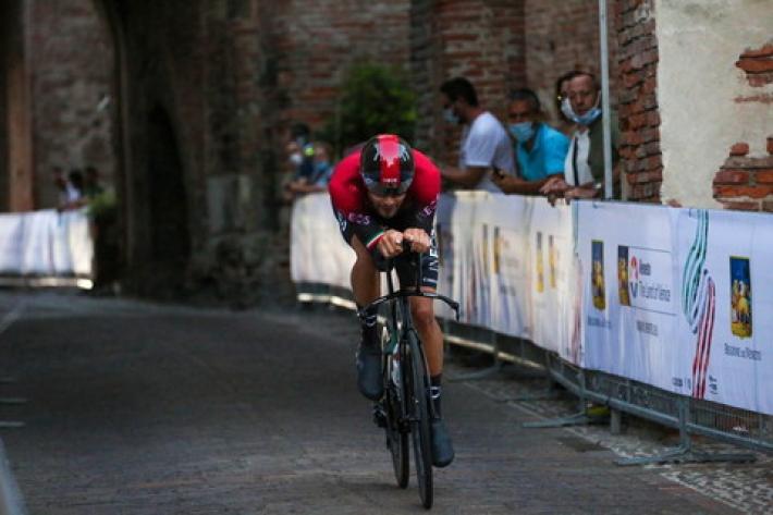 Ganna vince la crono di Valdobbiadene, Almeida resta in rosa