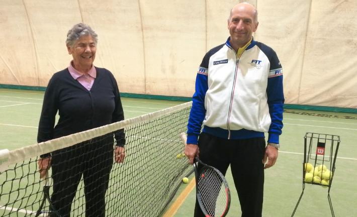 Lo sport fa bene e non ha et&agrave;: Marisa, allieva di tennis a 83 anni