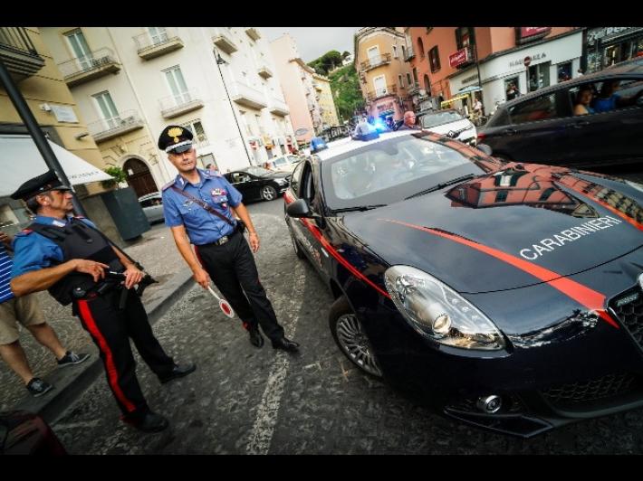 Travolta e uccisa dal camion dei rifiuti: l'autista non si sarebbe accorto della donna