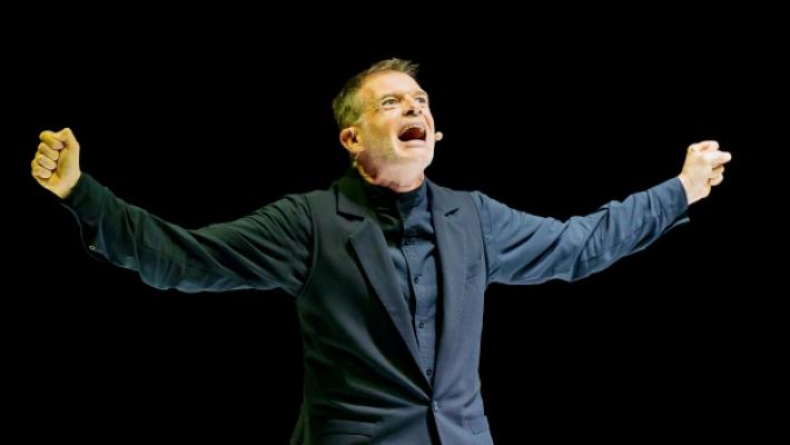 Stefano Massini arriva a Parma, prima tappa della tourn&eacute;e di &laquo;Mein Kampf&raquo;, e dice: &laquo;Il mio spettacolo da Hitler irrita ma &egrave; necessario&raquo;