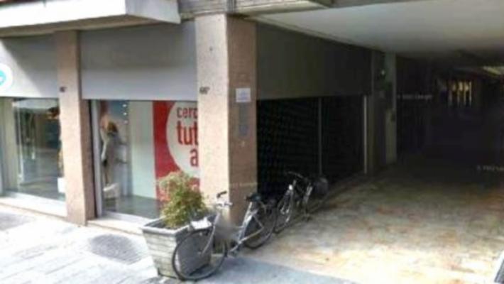 Minaccia un ragazzo con il coltello: &laquo;Dammi tutti i soldi che hai&raquo;