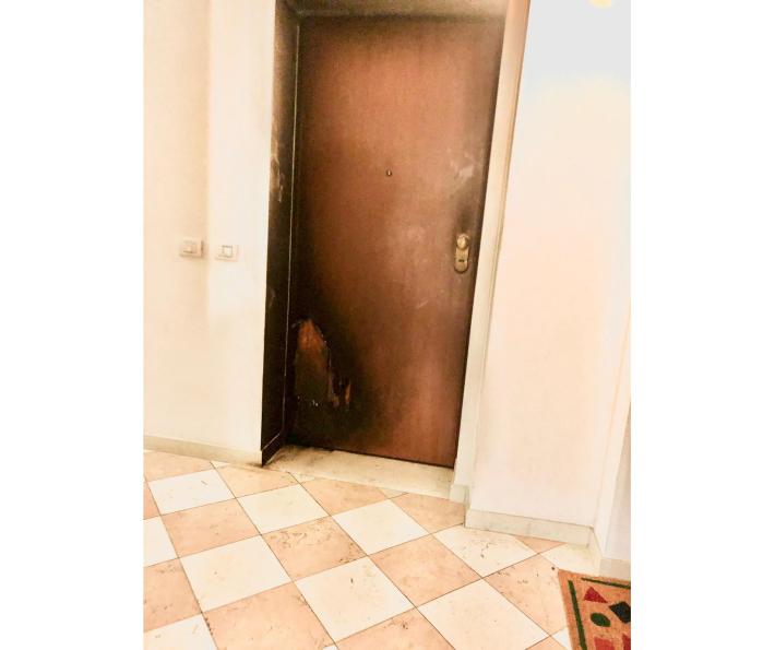 Fiamme e giri loschi: in strada Chiesa la gente ha paura