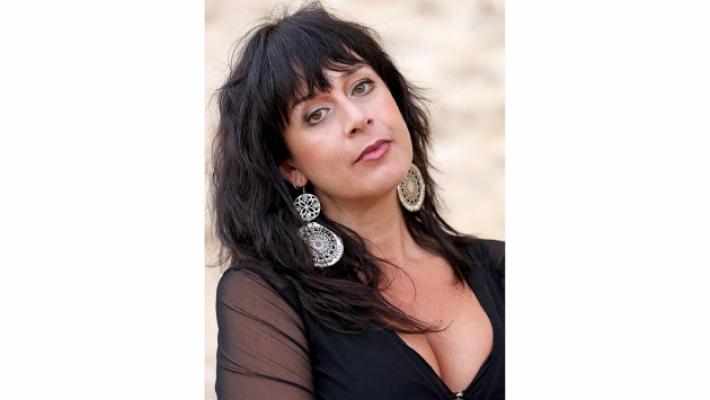 Anna Maria Chiuri, quel &laquo;fiore&raquo; della lirica che punta dritto al cuore