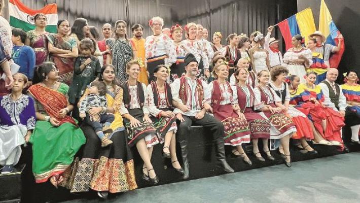 L'amicizia tra i popoli si celebra ballando