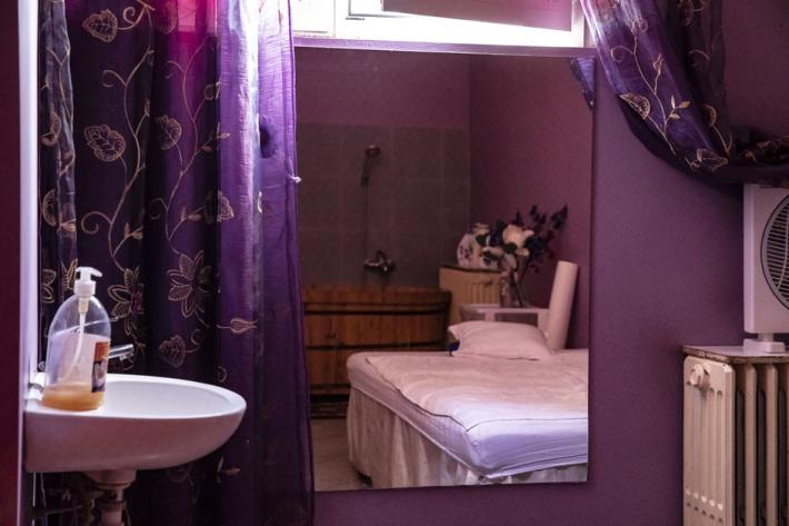 Favoreggiamento e prostituzione, sacerdote condannato a 7 anni