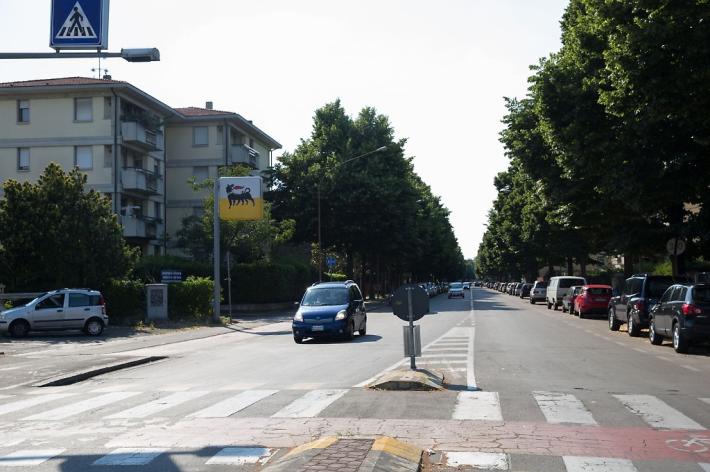 Via Calatafimi, scontro tra un'auto e una bici: ciclista all'ospedale