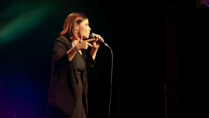 Martina Catuzzi: &laquo;In scena con rabbia e ironia&raquo;