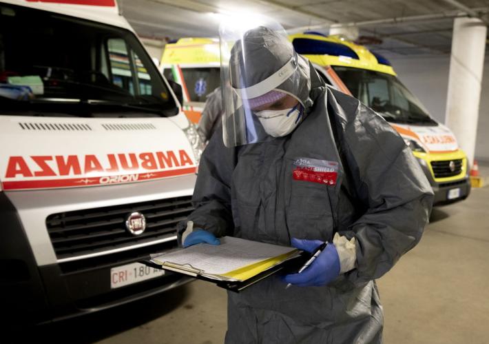 Aumentano le corse delle ambulanze per i pazienti Covid