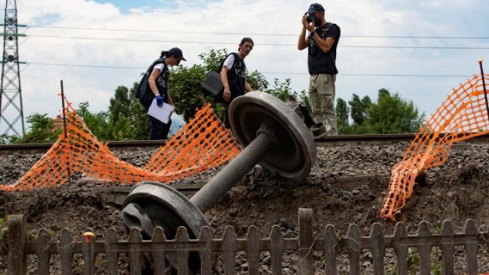 Pendolari, gli indennizzi dopo il deragliamento come i pacchi di &laquo;Affari tuoi&raquo;. Ma con pochi spiccioli