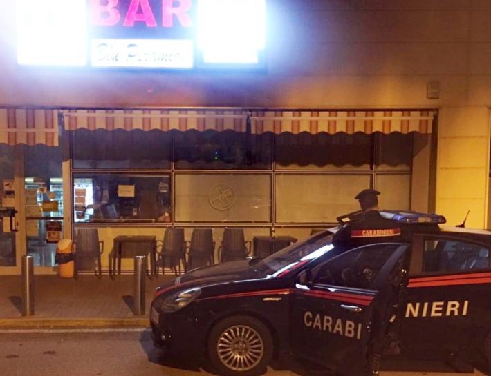 Troppe risse nella notte, chiuso il bar