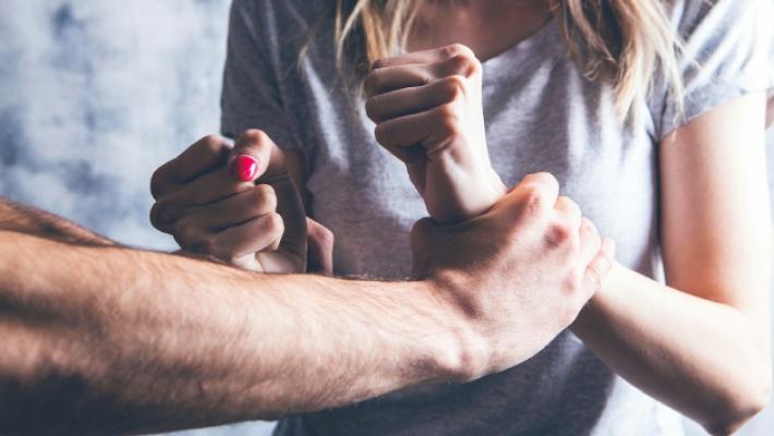 "Maltrattava moglie e figli da quarant'anni'" scatta la misura