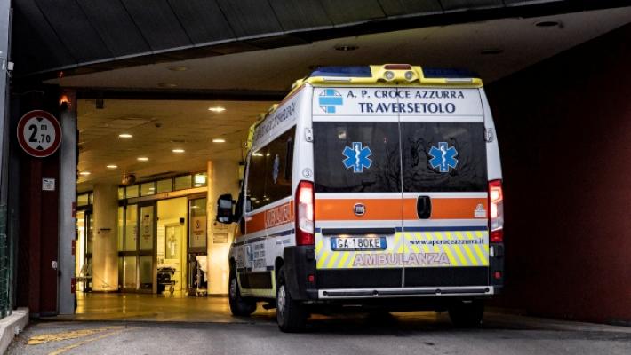 &laquo;Pronto soccorso, attesa al freddo e tra i gas di scarico. Il triage? lo fa il vigilantes&raquo;