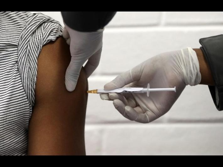 Il  vaccino di Oxford stimola forte risposta negli anziani 