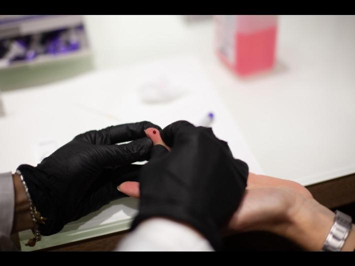 Bonaccini: "Test sierologici gratis anche al personale scolastico, docente e non" 