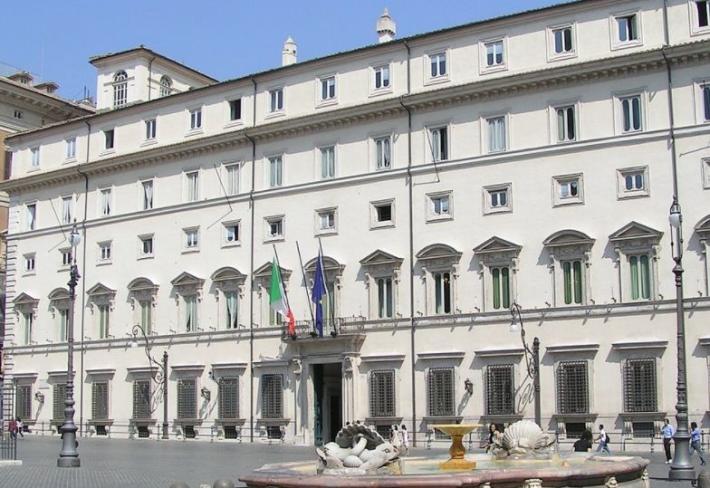 Decreto legge sui ristori, via libera dal Cdm: mille euro per gli stagionali del turismo, bloccati i licenziamenti