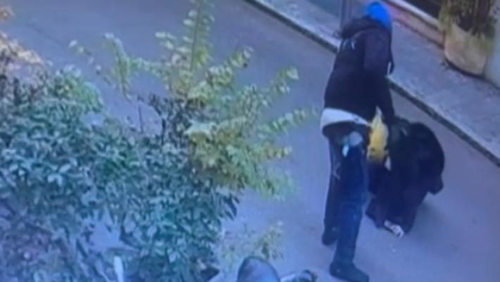 Inseguita, buttata a terra e poi rapinata della spesa