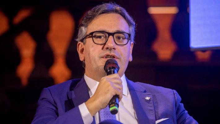 Dieci ragazzi dalla Liguria tengono aperta la scuola superiore