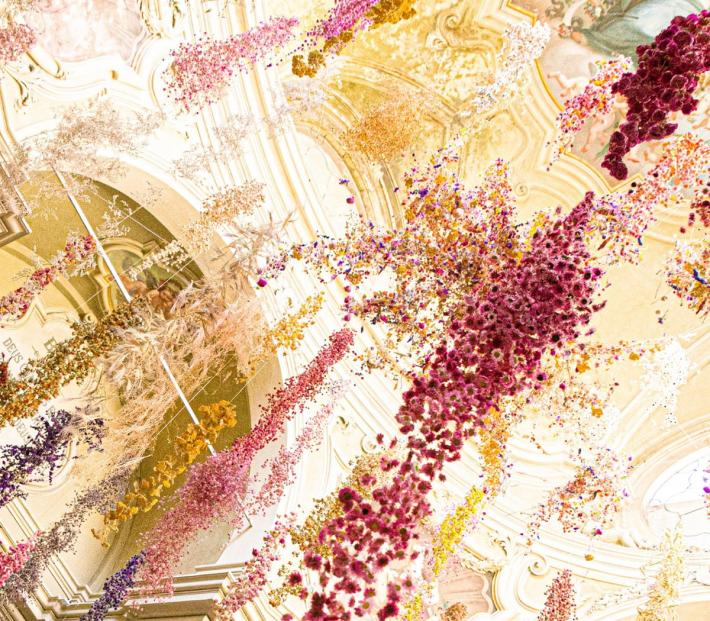 Chiude momentaneamente la mostra &ldquo;Florilegium&rdquo; di Rebecca Louise Law 