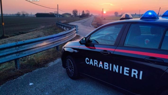 Trentenne incinta sbaglia strada e si impantana in una carraia