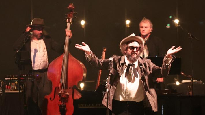 Capossela: &laquo;Natale e Santo Stefano al Fuori Orario&raquo;