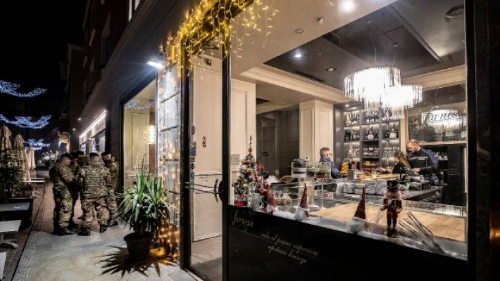 Via Pisacane, arrestato l'uomo che ha seminato il panico nel bar