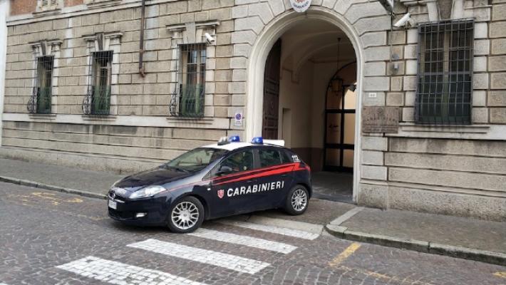 Botte a moglie e figlia, finisce in manette