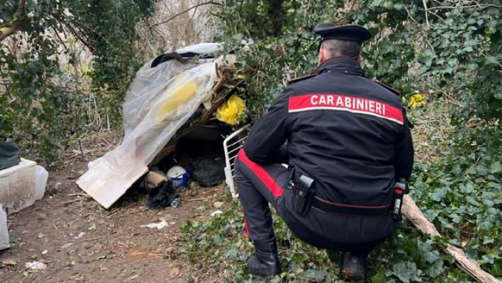 Un 64enne trovato morto in una baracca nella zona di via Spezia
