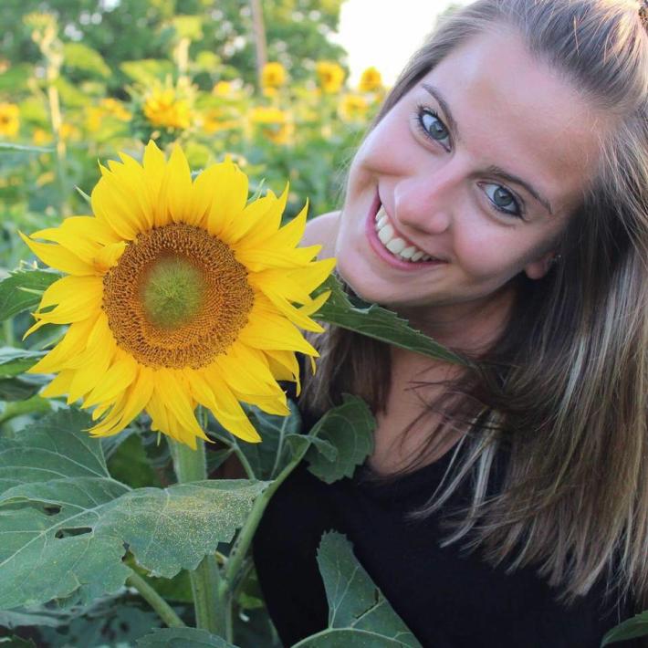 Un collage di sorrisi e ricordi per accompagnare Michela nell'ultimo viaggio