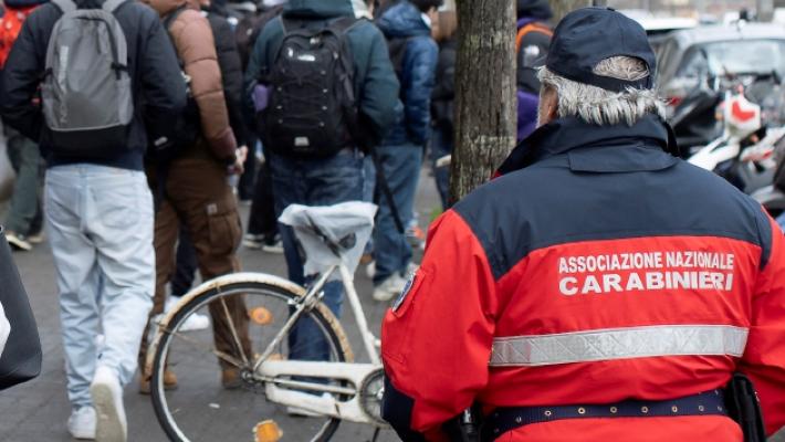 Gli studenti: &laquo;Abituati alla paura&raquo; tra furti e minacce