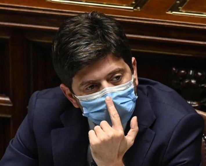 Covid, Speranza: "Curva dei contagi terrificante, abbiamo 48 ore per la stretta"