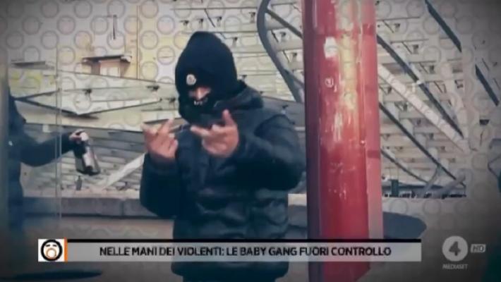 Le baby-gang a &laquo;Fuori dal coro&raquo;: esplode la polemica politica