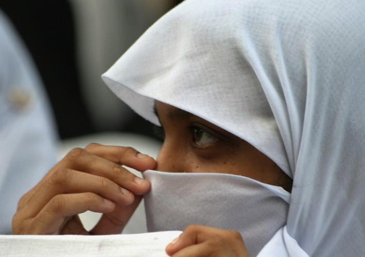 Marine Le Pen: " Multeremo chi indossa il velo" 