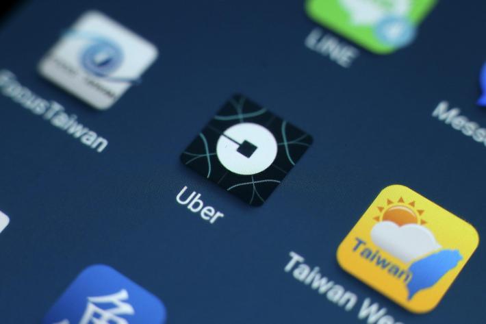 La lobby segreta di Uber: coinvolto anche Macron e la Kroes