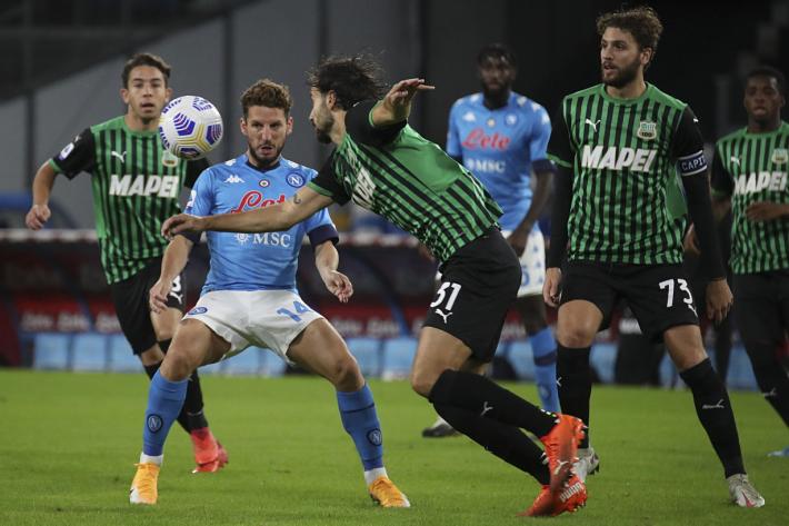 Genoa-Samp 1-1. Prosegue il buon momento della Roma: 2-0 alla Fiorentina. Sassuolo, che vittoria a Napoli: 2-0