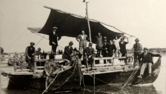 Il mestiere del traghettatore: da una riva all'altra del Po