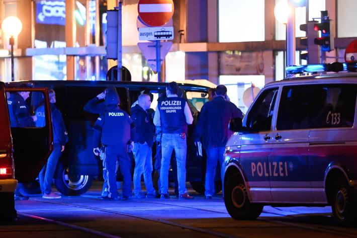 Vienna, attentato alla Sinagoga: 7 morti e 15 feriti