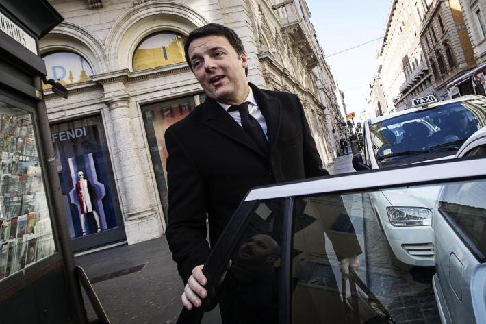 Governo, Renzi al Colle: 16 ministri, met&agrave; donne. Padoan all'Economia