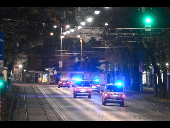 Orrore a Vienna. Kurz: "Attacco ancora in corso. Pi&ugrave; attentatori sono ancora in fuga"