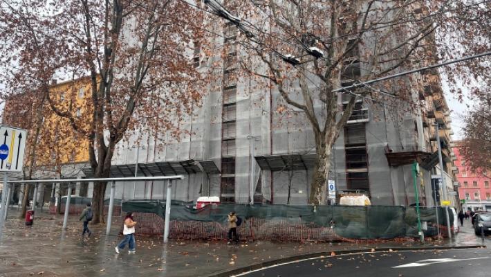 Quel cantiere senza fine che uccide i negozi e crea degrado