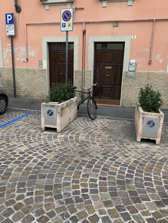 "Via Turchi e il falso posto auto per invalidi"