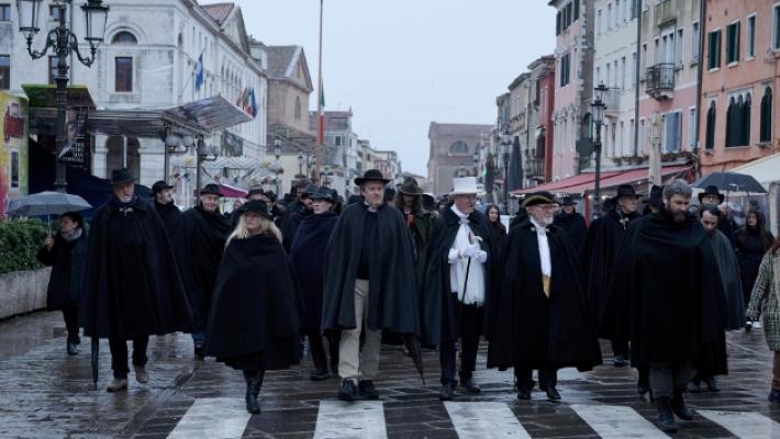 Anche a Parma sempre pi&ugrave; cultori del tabarro. Sabato a Lucca la &laquo;Tabarrata nazionale&raquo;, il raduno degli appassionati