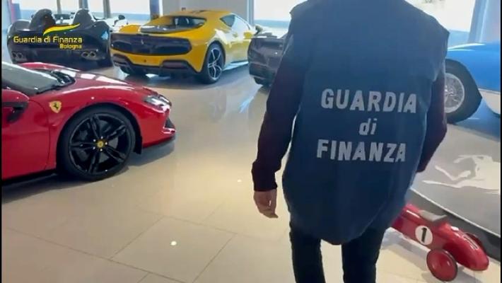 Bolidi da milioni di euro intestati a prestanome