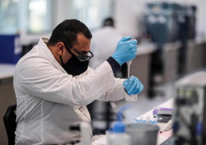 L'Italia parte con la sperimentazione di fase 3 del vaccino di Oxford 